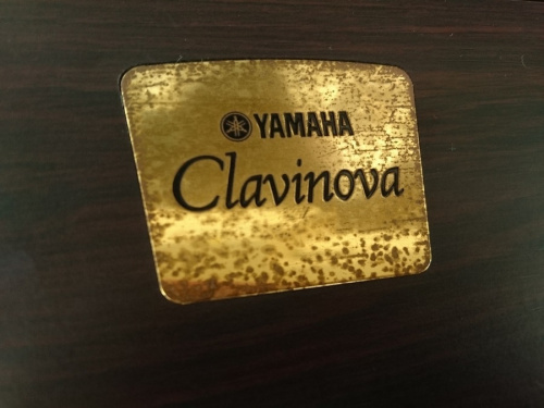 中古楽器の電子ピアノ