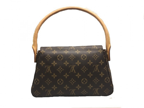 バッグのLOUIS VUITTON