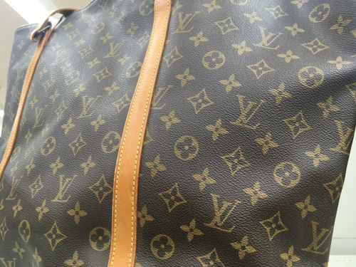 バッグのLOUIS VUITTON
