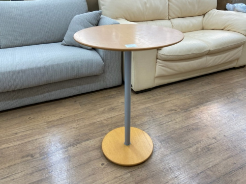生活家具のテーブル