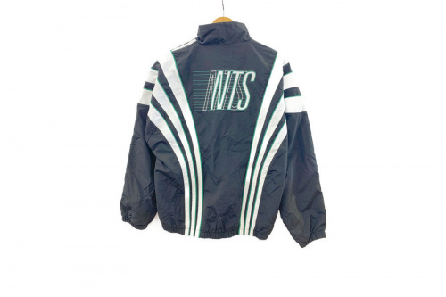 ジャケットのadidas(アディダス)