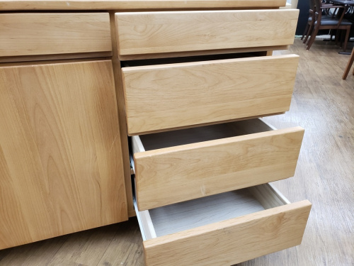 サイドボードのナチュラル