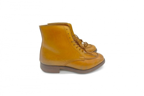 8ホールブーツのCrockett & Jones
