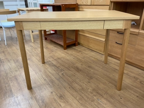 テーブルのダイニングテーブル