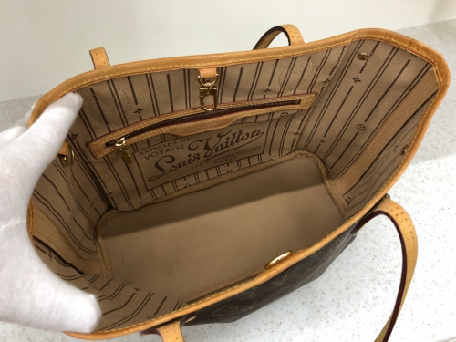 バッグのトートバッグ