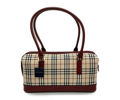 レディースファッションのカジュアルバッグ