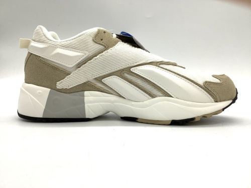 スニーカーの靴 シューズ