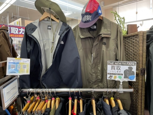 アウトドア用品のアウトドアウェア