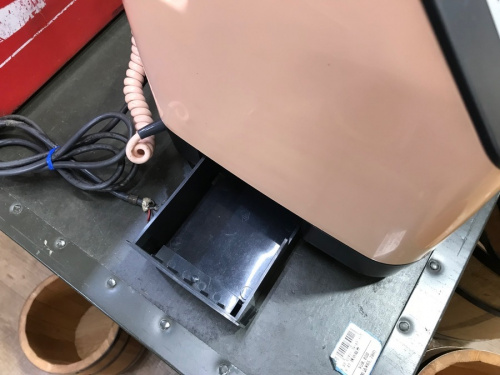 ボタン式ピンク電話の越谷レイクタウン