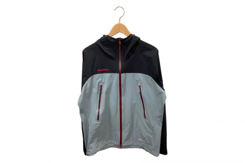 アウトドアのナイロンジャケット