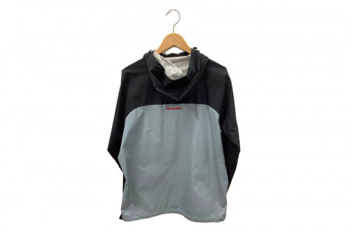 ナイロンジャケットのMAMMUT