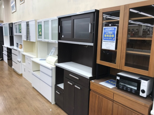ダイニングセットのカップボード