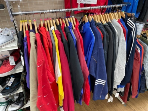 ナイキのadidas