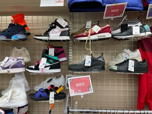 靴のNIKE