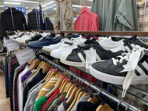 NIKEのadidas