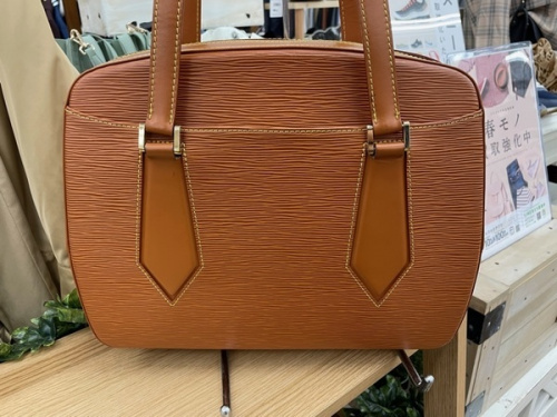 トートバッグのLOUIS VUITTON