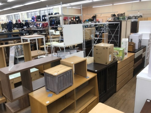 ダイニングセットのカップボード