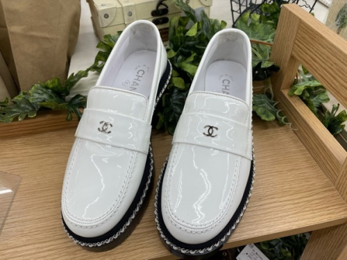 ローファーのCHANEL