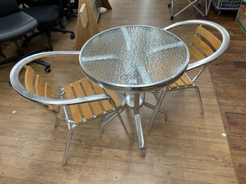 家具のテーブル