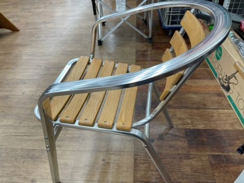 ダイニングセットのチェア