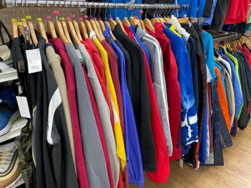 ナイキのadidas