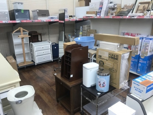 ダイニングセットのカップボード