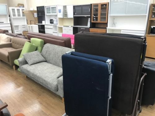 ダイニングセットのカップボード