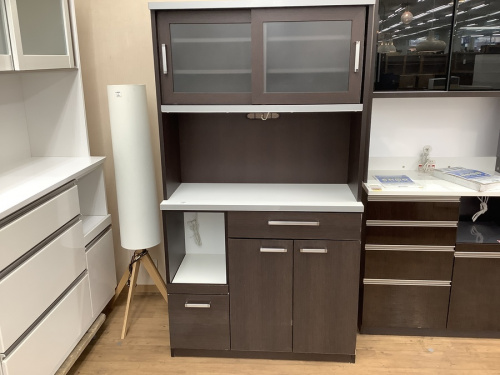 収納家具のカップボード・食器棚