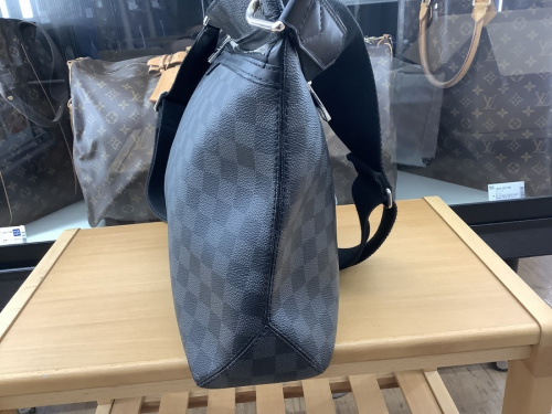 ショルダーバッグのLOUIS VUITTON