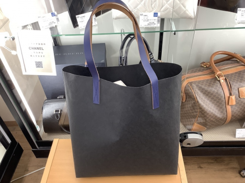 レザーのペーパートートバッグ