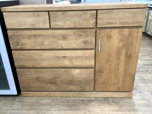 収納家具のカップボード・食器棚