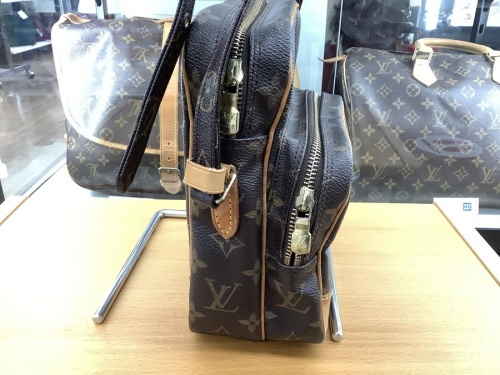 ショルダーバッグのLOUIS VUITTON