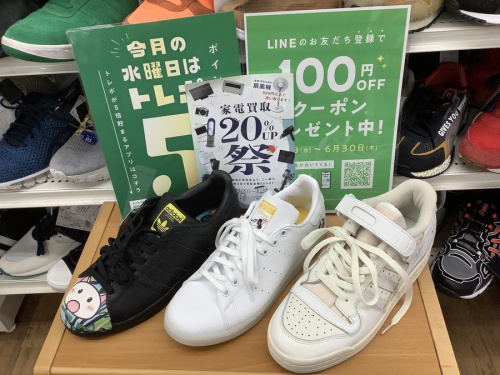 靴のスニーカー