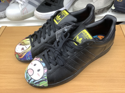 スニーカーのadidas