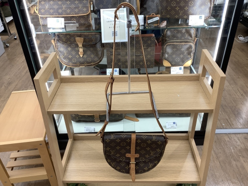 LOUIS VUITTONのショルダーバッグ