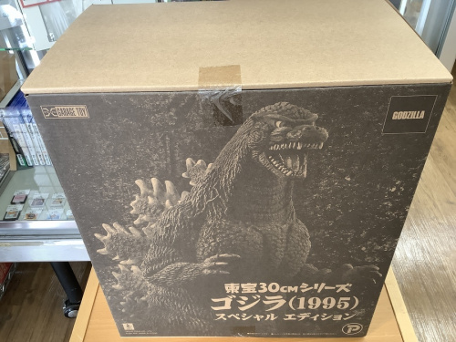 スパイダーマンアップグレードスーツ100%&400%のゴジラ