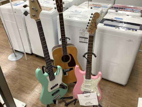 中古楽器店のギター