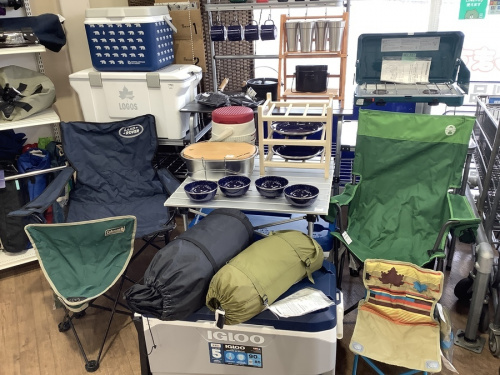 キャンプ用品のテント