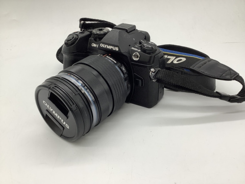 中古カメラのデジタル一眼レフカメラ