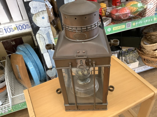 アウトドア用品のランタン