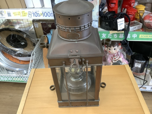 ランタンの真鍮製オイルランタン