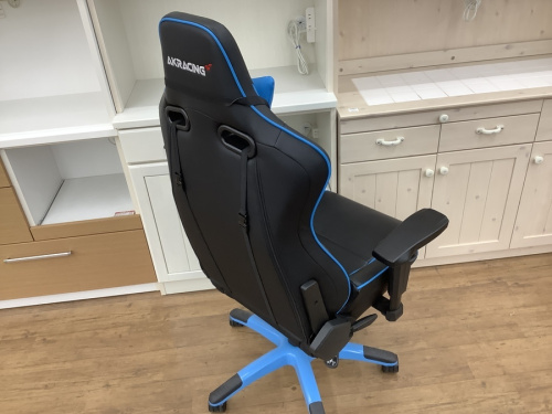 ゲーミングチェアのAKRACING