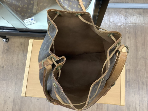 長財布のショルダーバッグ