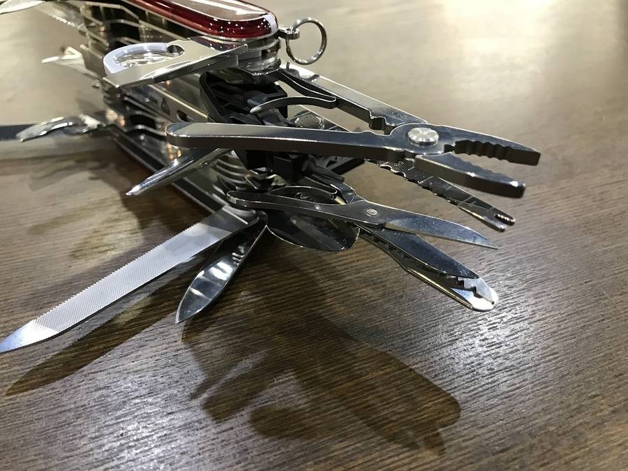 VICTORINOX アーミーナイフ スイスチャンプ 33機能 [ シルバー