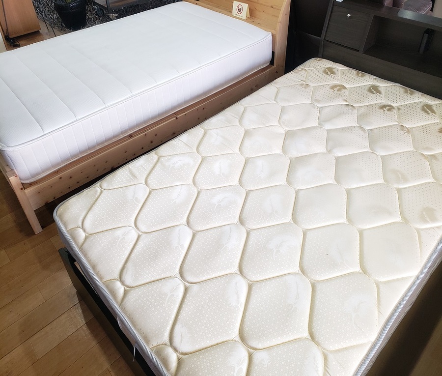 ベッドの在庫復活！SIMMONS（シモンズ）セミダブルベッドが入荷致し