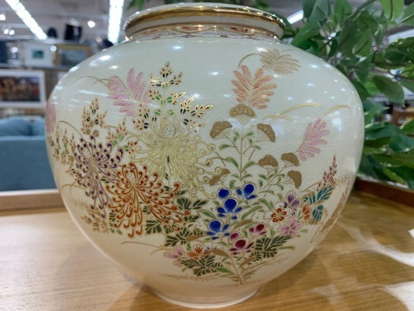 十四代沈寿官　薩摩錦手藤花文　花瓶　共箱　トヒカ　東里6-1129① IMG_6303-medium.jpg