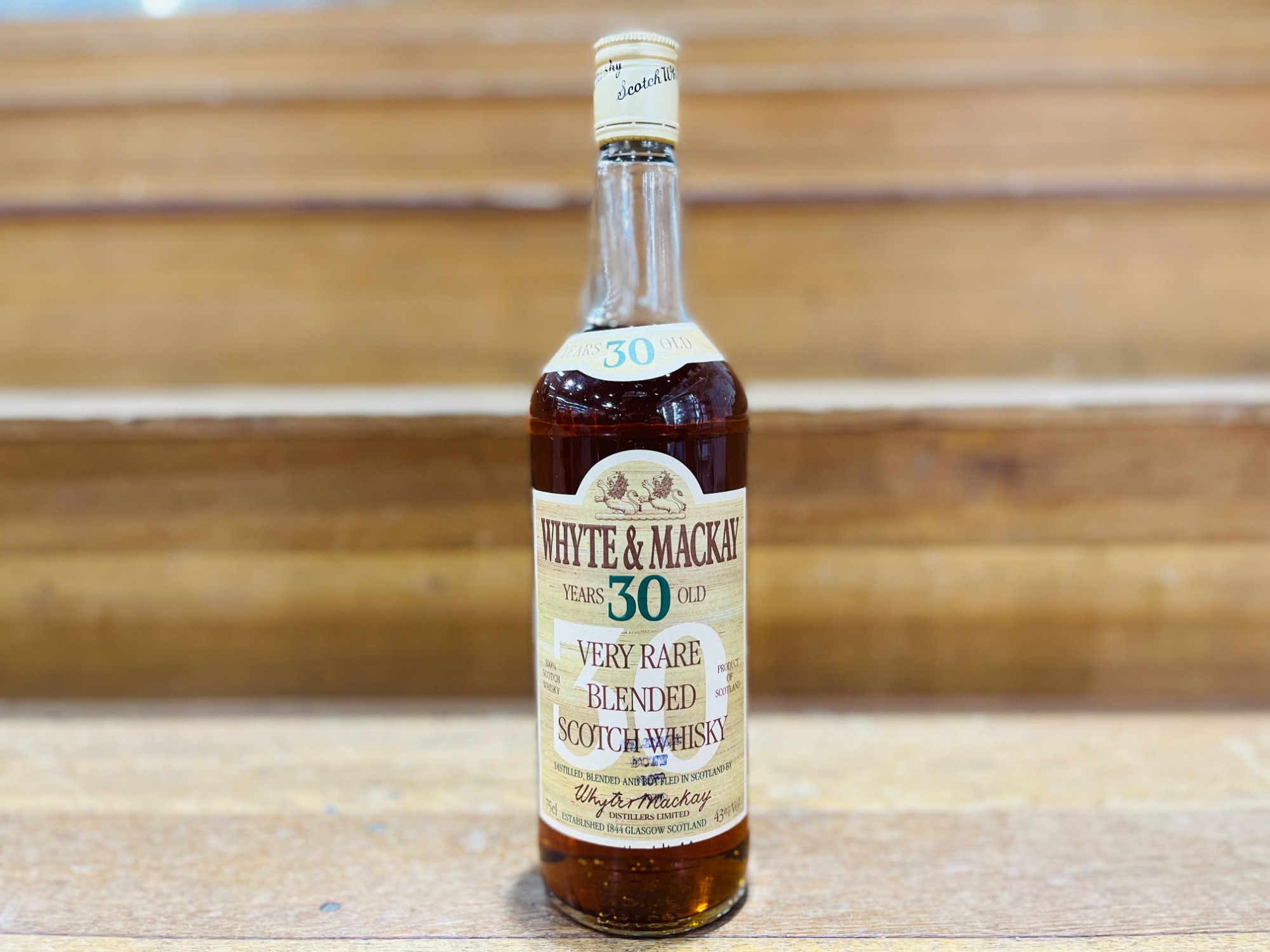 お酒買取強化中！WHYTE&MACKAY(ホワイトマッカイ）30年 旧ボトルが買取