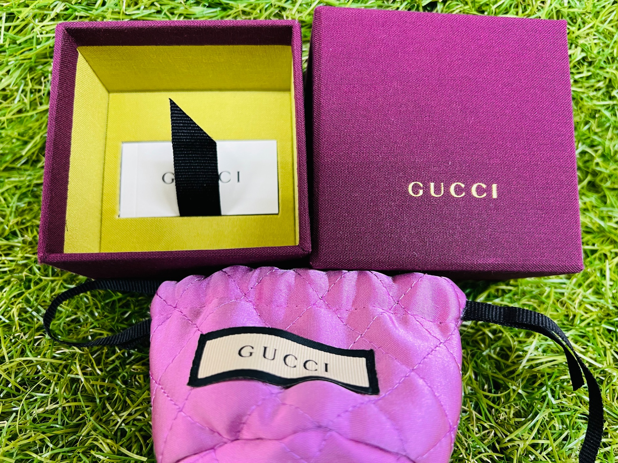 GUCCI - GUCCI クリスタル付きビー(ハチ)ピアスの通販 by さき's