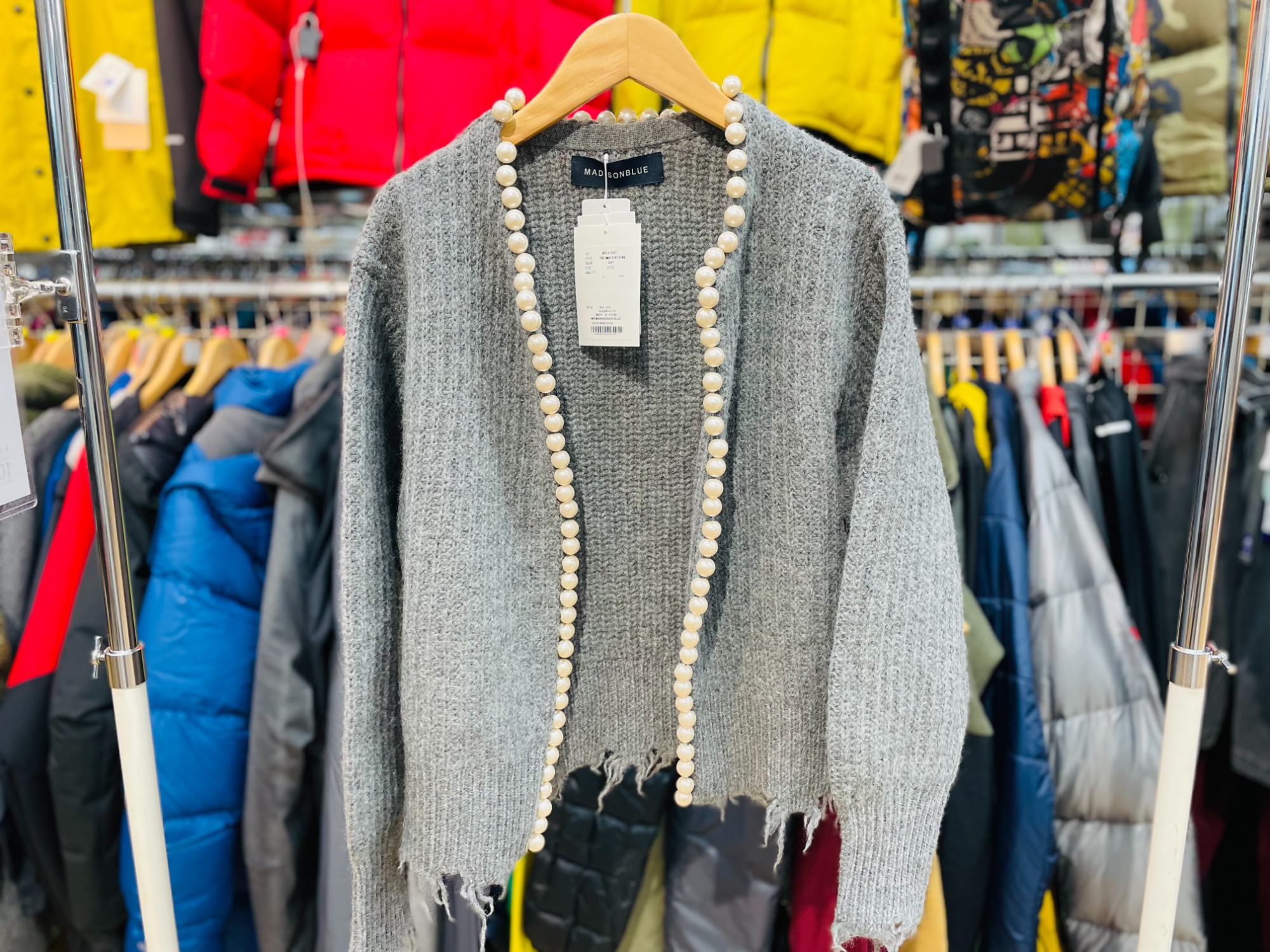 冬物衣類買取中！！MADISON BLUE（マディソンブルー）パールニット