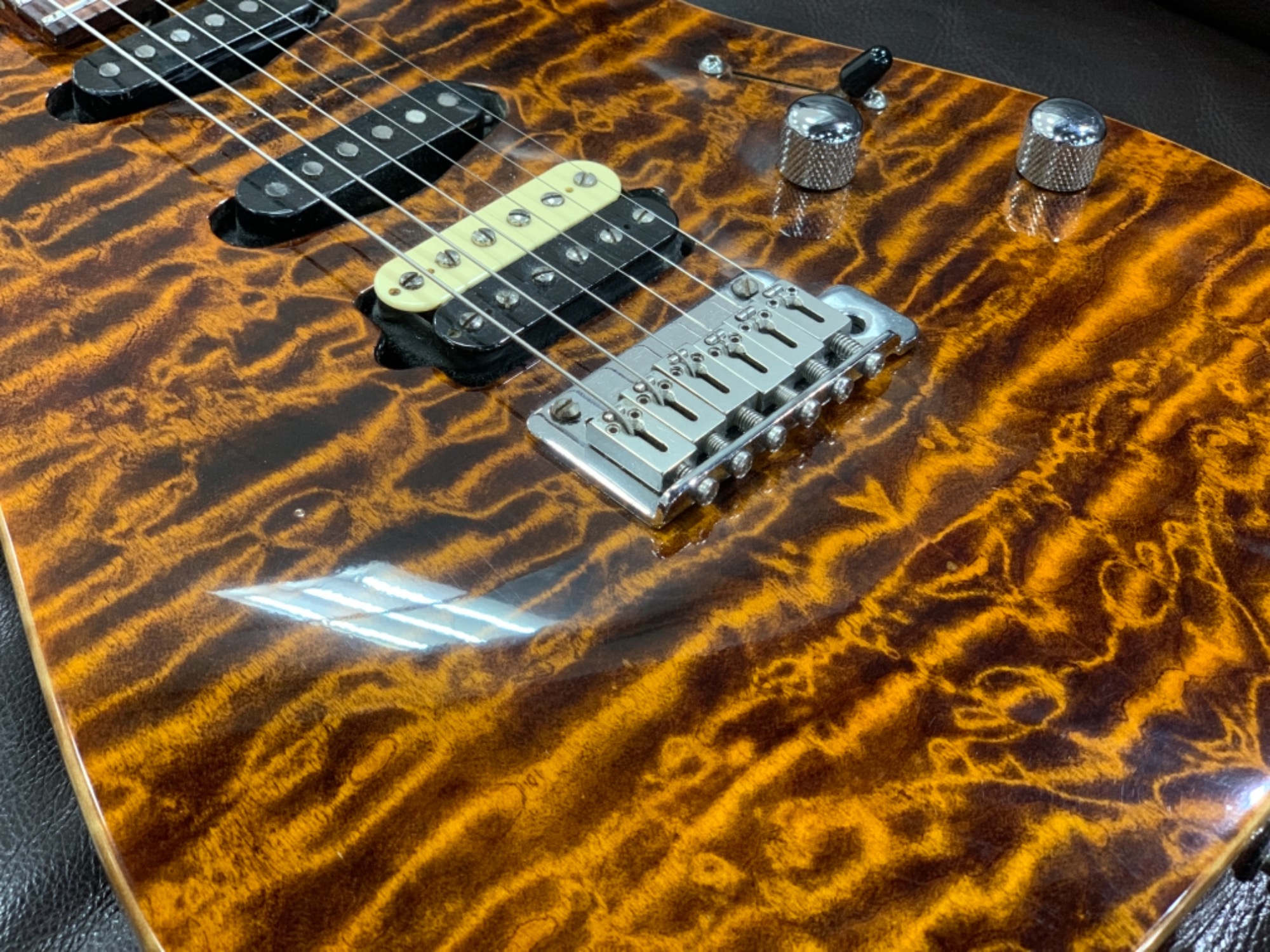 ギター Suhr Standard-Chambered Bengal Quilt 電撃入荷】Suhr(サー) エレキギター Standard Quilt Chambered